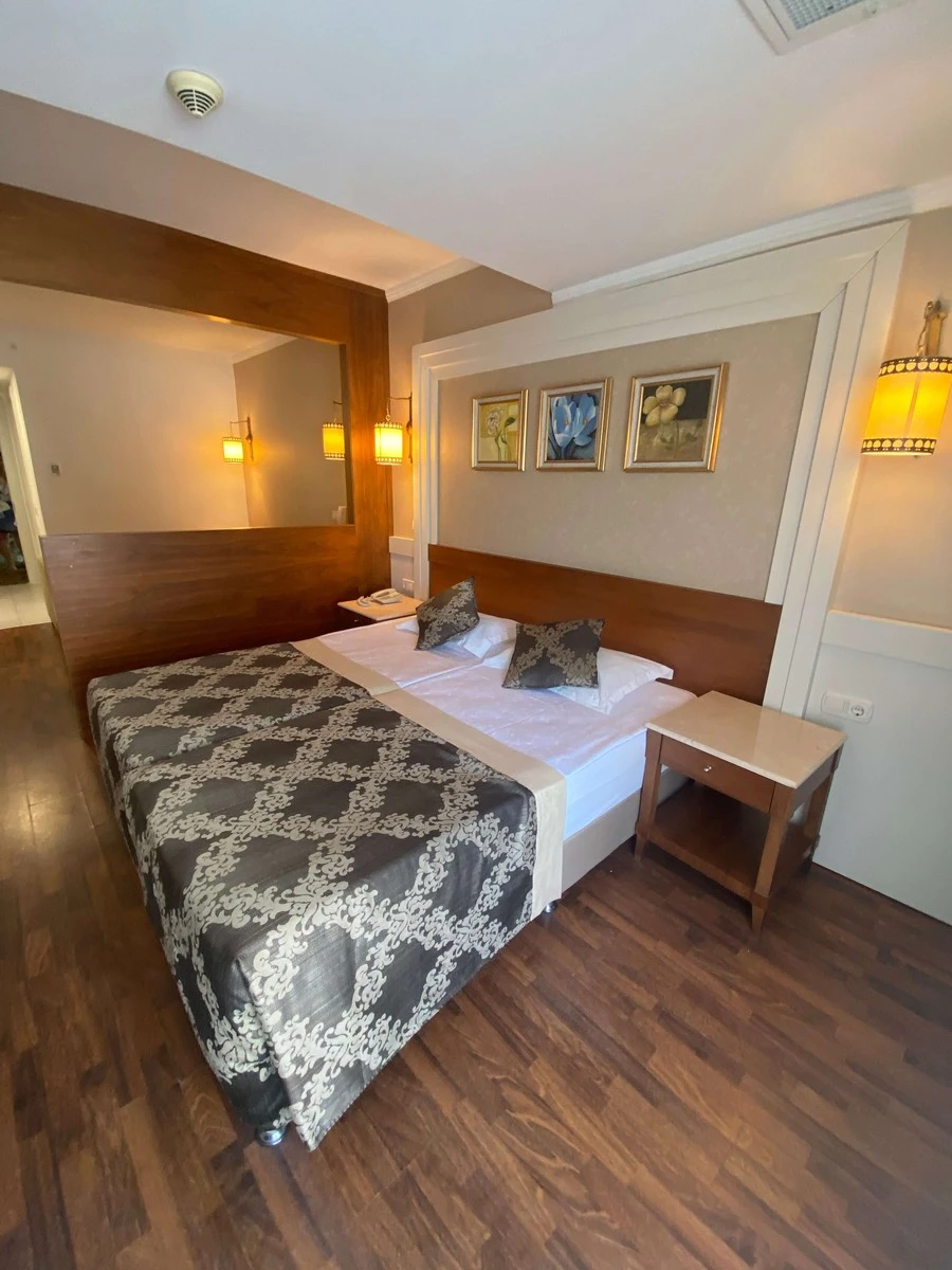 Фото отеля ALBA QUEEN HOTEL